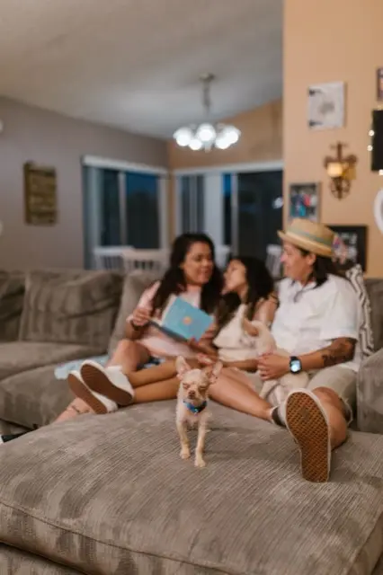 Familia mexicana en su casa en Estados Unidos